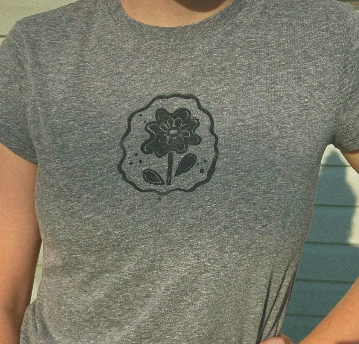 block-printed flower tee · heather gray