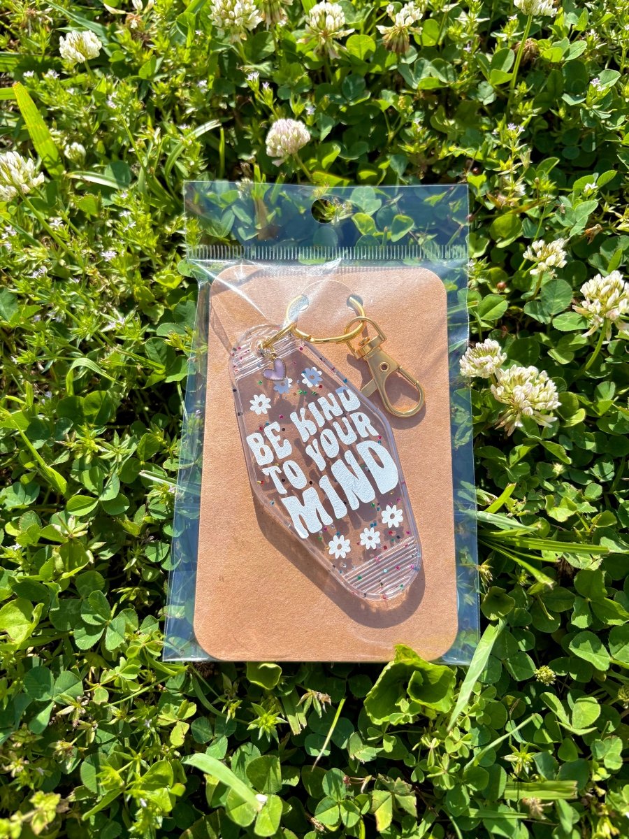 handmade motel style clear confetti glitter acrylic keychain white lettering be kind to your mind daisy details gold clasp heart charm